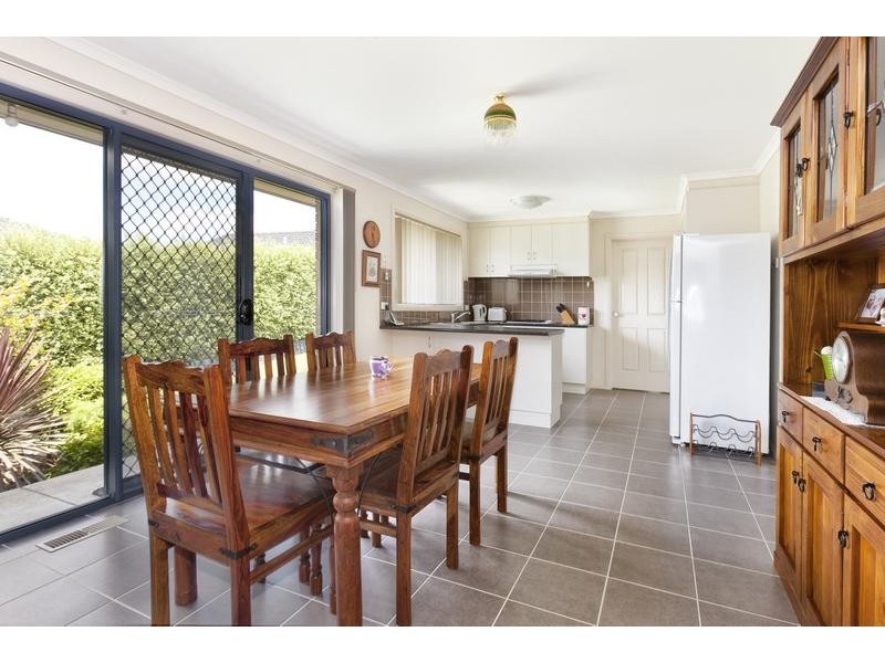 27 Riviera Drive, Pakenham VIC 3810