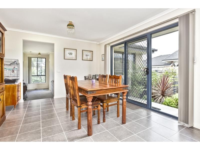 27 Riviera Drive, Pakenham VIC 3810