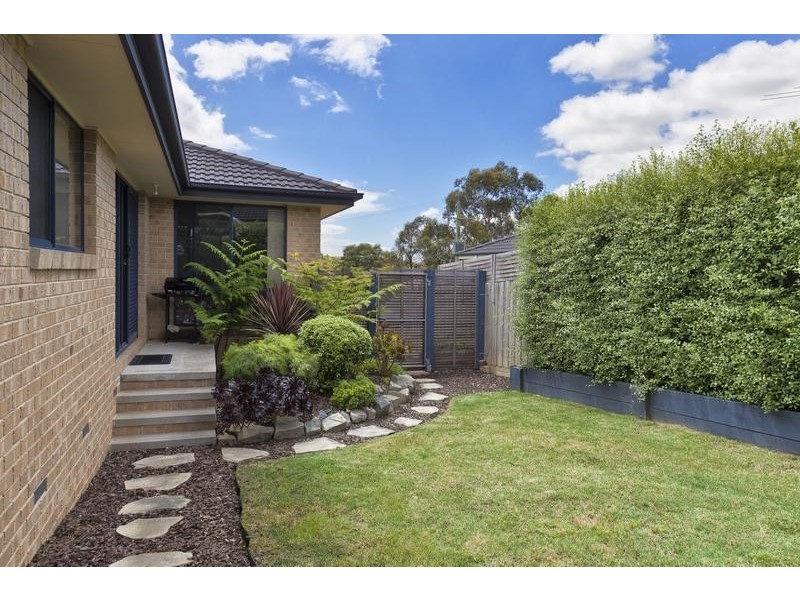 27 Riviera Drive, Pakenham VIC 3810