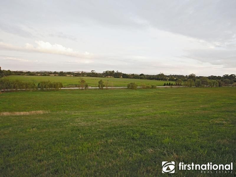 8 Drake Court, Bunyip VIC 3815