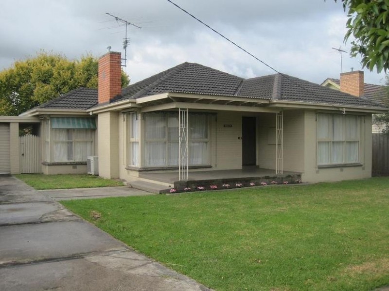 6 Thomas Street, Pakenham VIC 3810