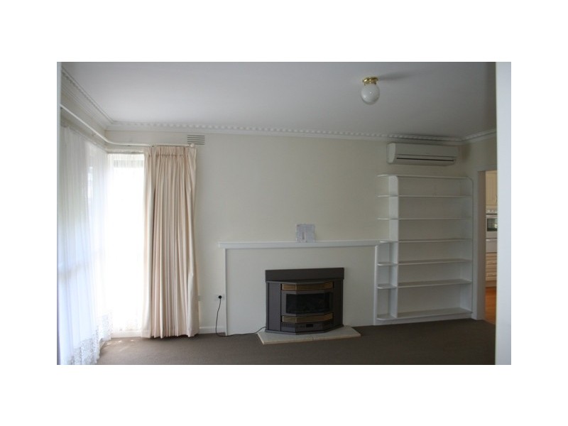 6 Thomas Street, Pakenham VIC 3810