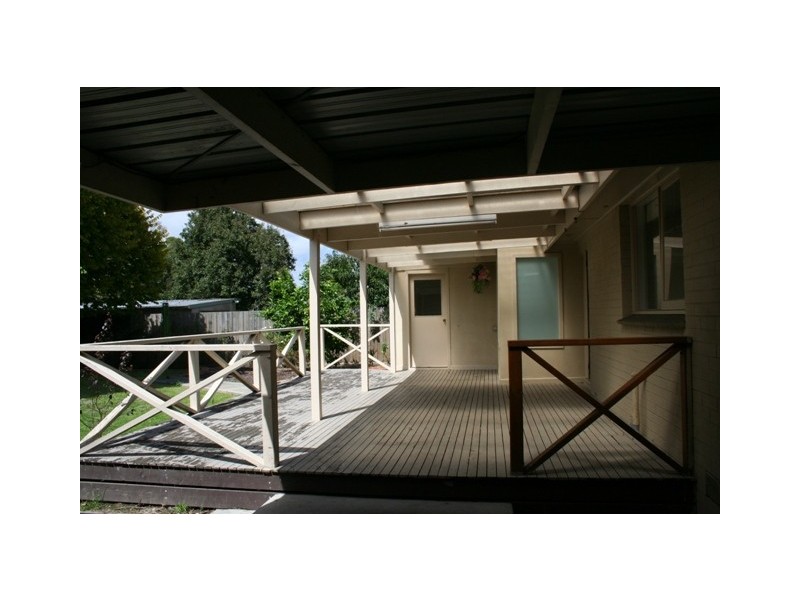 6 Thomas Street, Pakenham VIC 3810