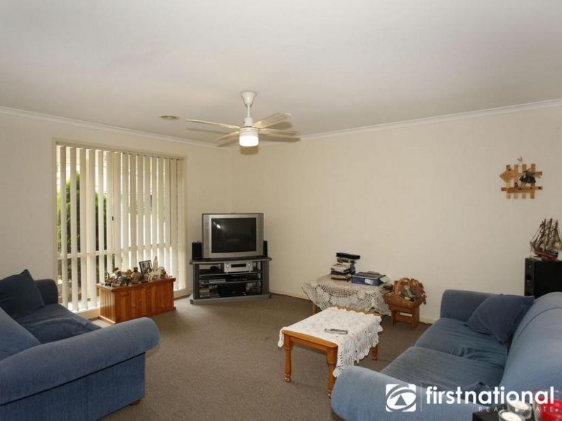 27 Balmoral Way, Pakenham VIC 3810