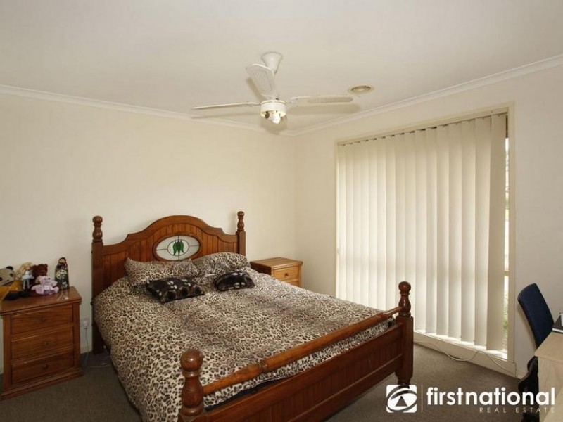 27 Balmoral Way, Pakenham VIC 3810