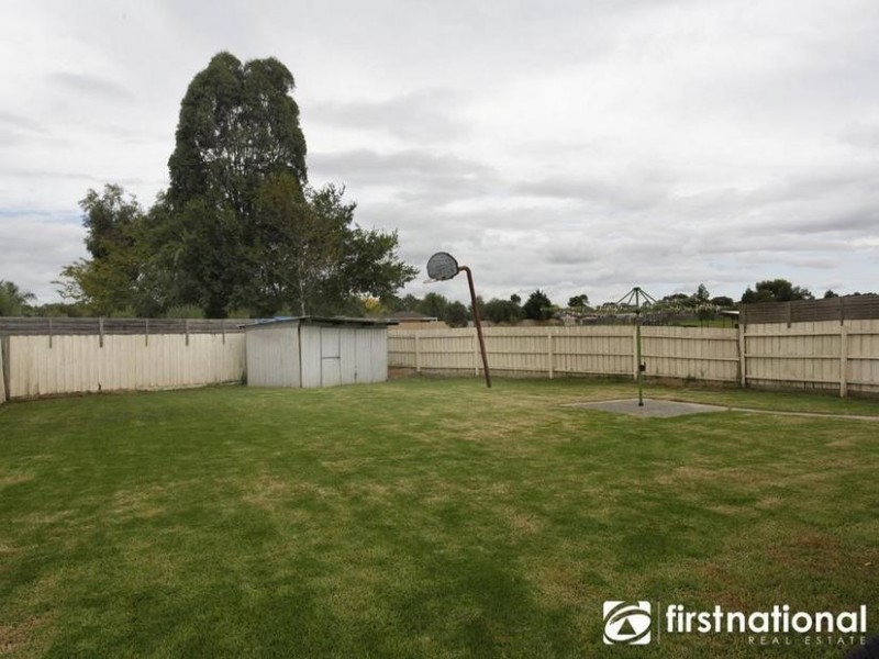 27 Balmoral Way, Pakenham VIC 3810
