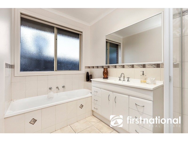 34 Shetland Court, Pakenham VIC 3810