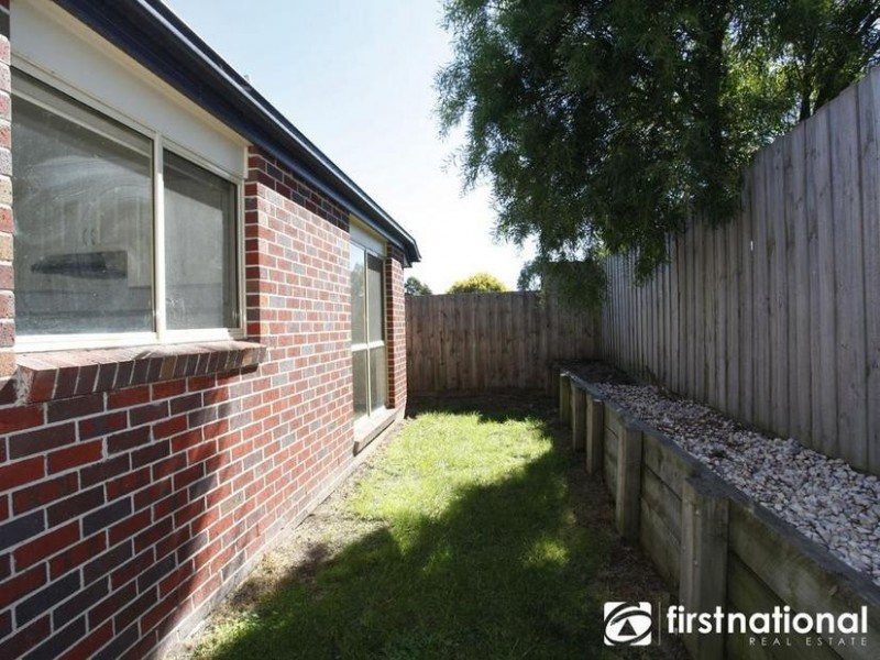 2/13 Beswick Street, Garfield VIC 3814