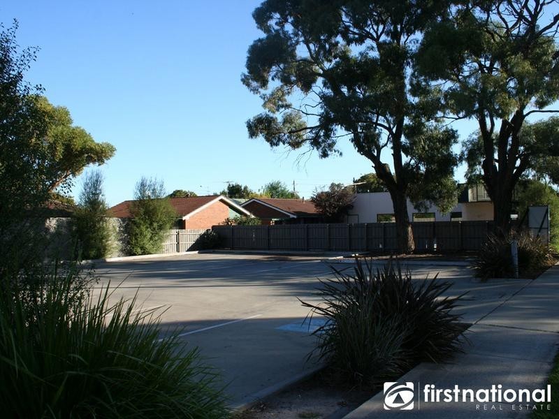 2/4 Stephenson Street, Pakenham VIC 3810