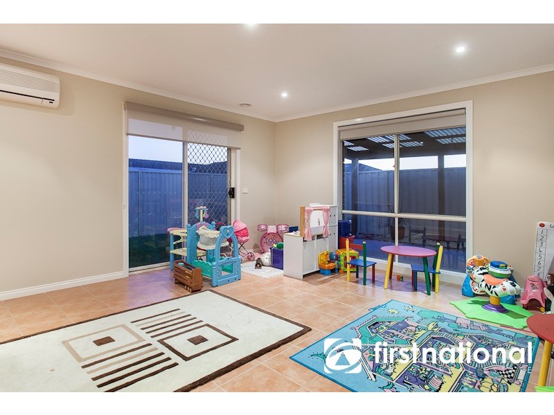 18 Sapphire Crescent, Pakenham VIC 3810