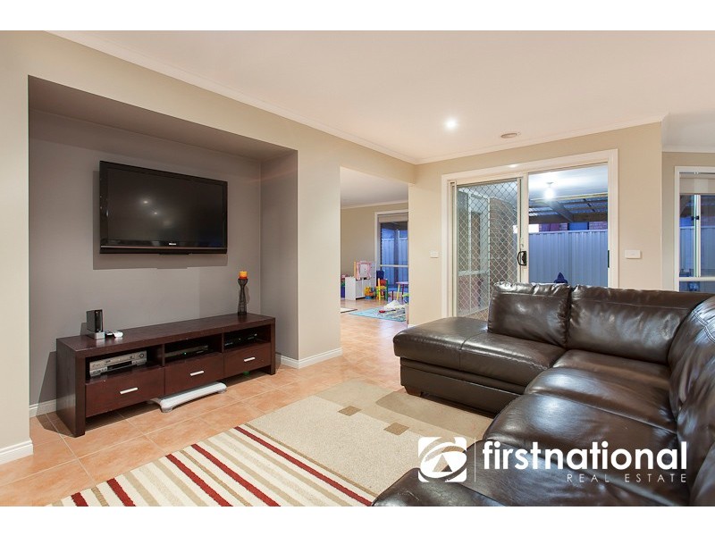18 Sapphire Crescent, Pakenham VIC 3810