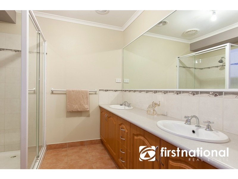18 Sapphire Crescent, Pakenham VIC 3810