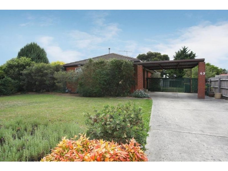 43 Kingston Avenue, Pakenham VIC 3810