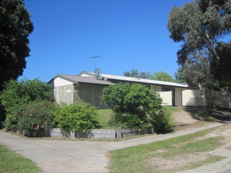 48 Duncan Drive, Pakenham VIC 3810