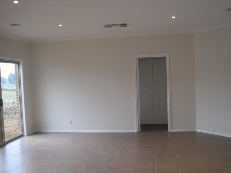 6 Half Moon Crescent, Pakenham VIC 3810