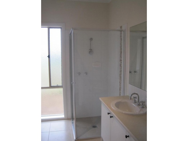 6 Half Moon Crescent, Pakenham VIC 3810