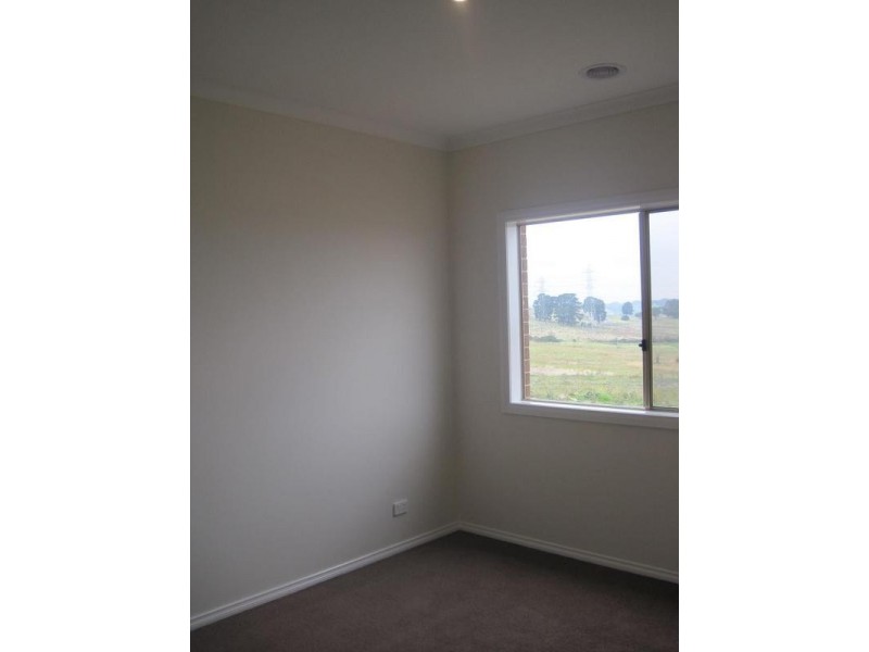 6 Half Moon Crescent, Pakenham VIC 3810