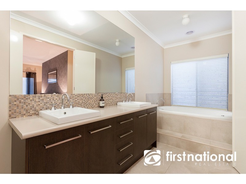 12 Sundew Crescent, Pakenham VIC 3810