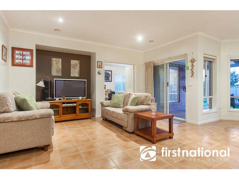 6 Arbour Rise, Pakenham VIC 3810