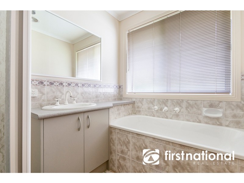5 Kathryn Close, Pakenham VIC 3810