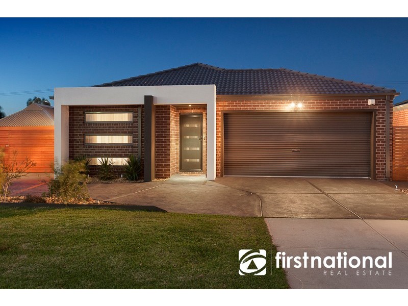 4 Delft Place, Pakenham VIC 3810