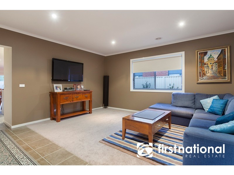 4 Delft Place, Pakenham VIC 3810