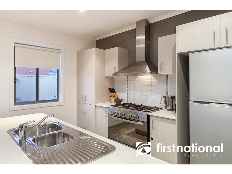4 Delft Place, Pakenham VIC 3810