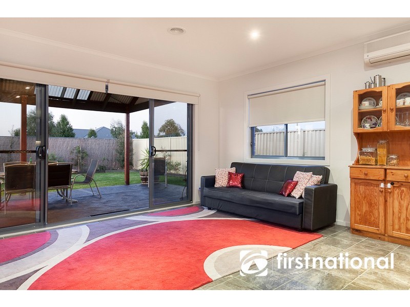 4 Delft Place, Pakenham VIC 3810