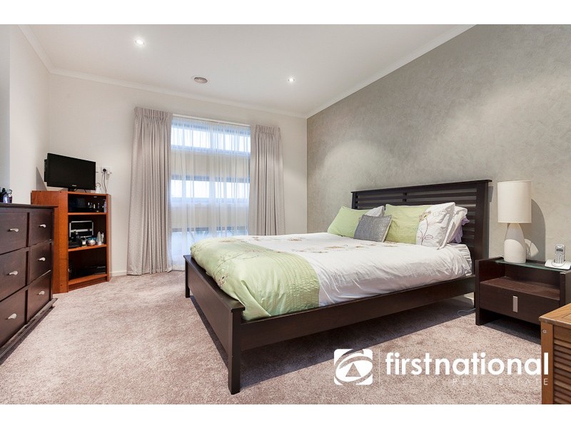 4 Delft Place, Pakenham VIC 3810