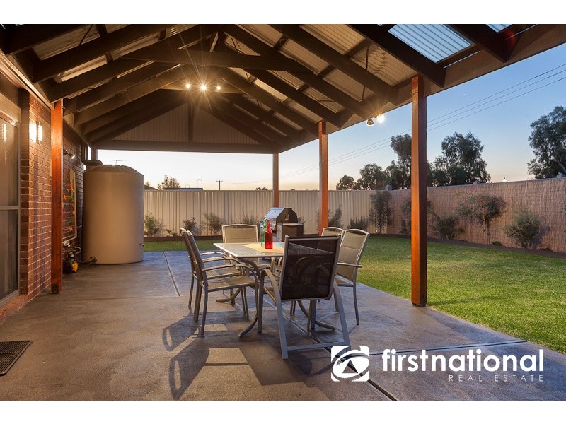 4 Delft Place, Pakenham VIC 3810