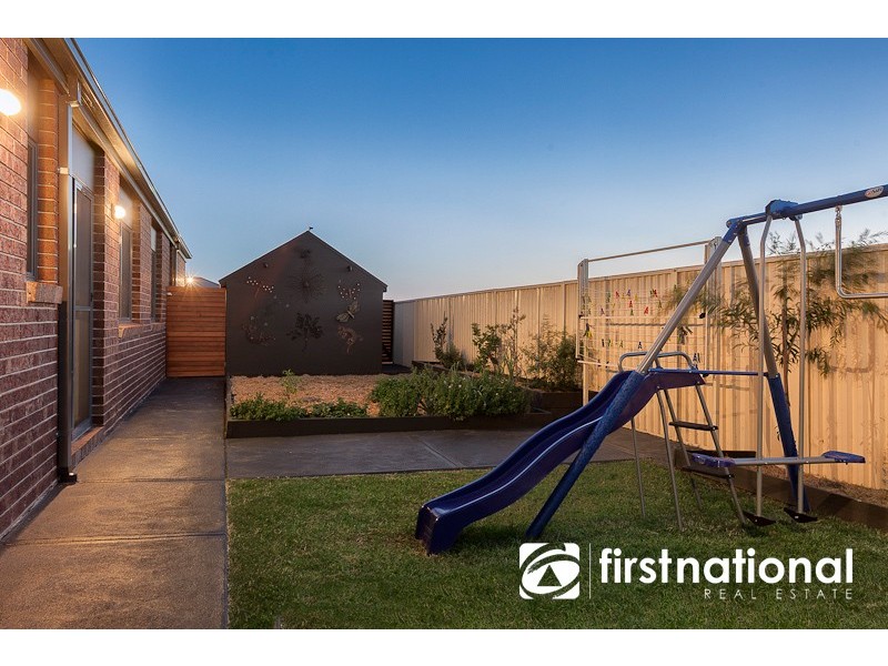 4 Delft Place, Pakenham VIC 3810