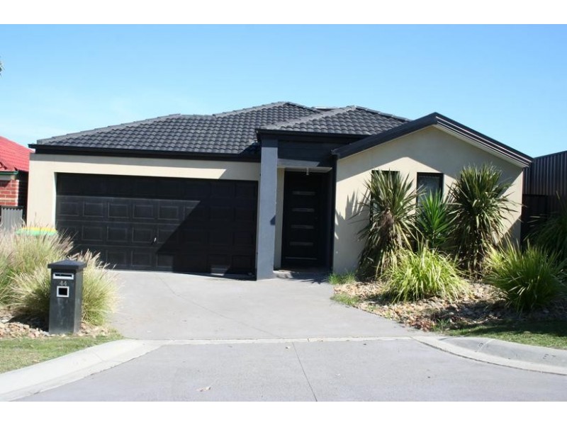 44 Lucerne Circuit, Pakenham VIC 3810