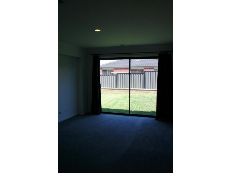 44 Lucerne Circuit, Pakenham VIC 3810