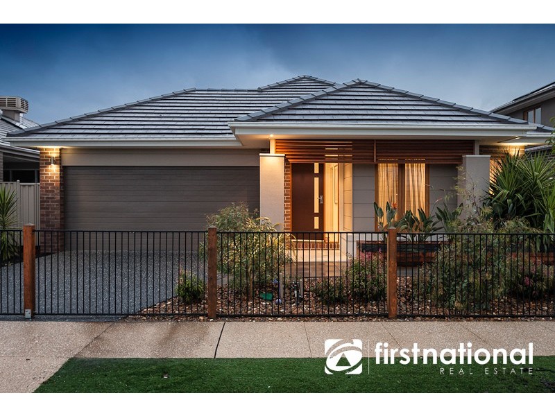 13 Loxton Way, Pakenham VIC 3810