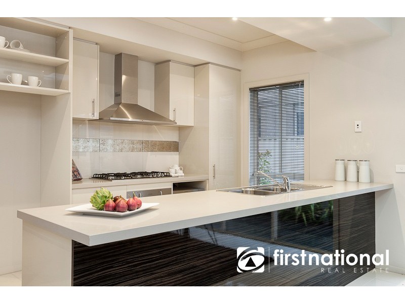 13 Loxton Way, Pakenham VIC 3810