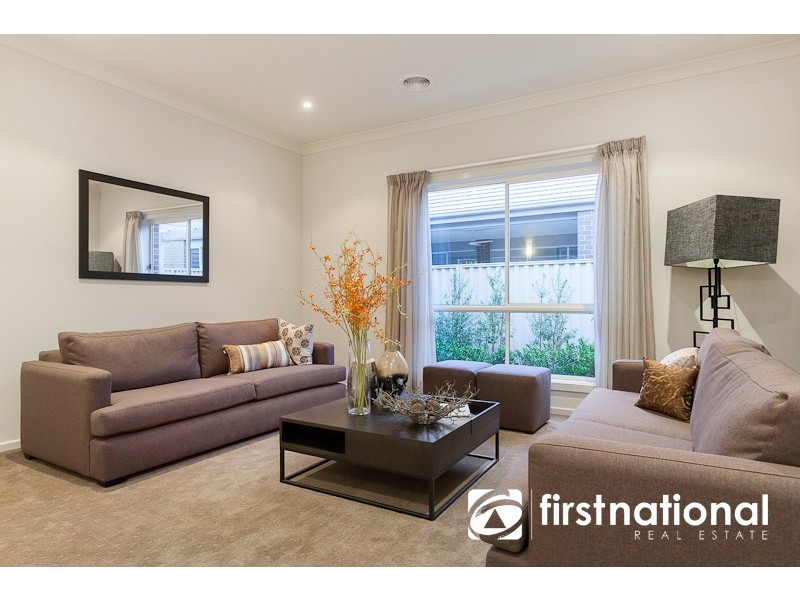 13 Loxton Way, Pakenham VIC 3810