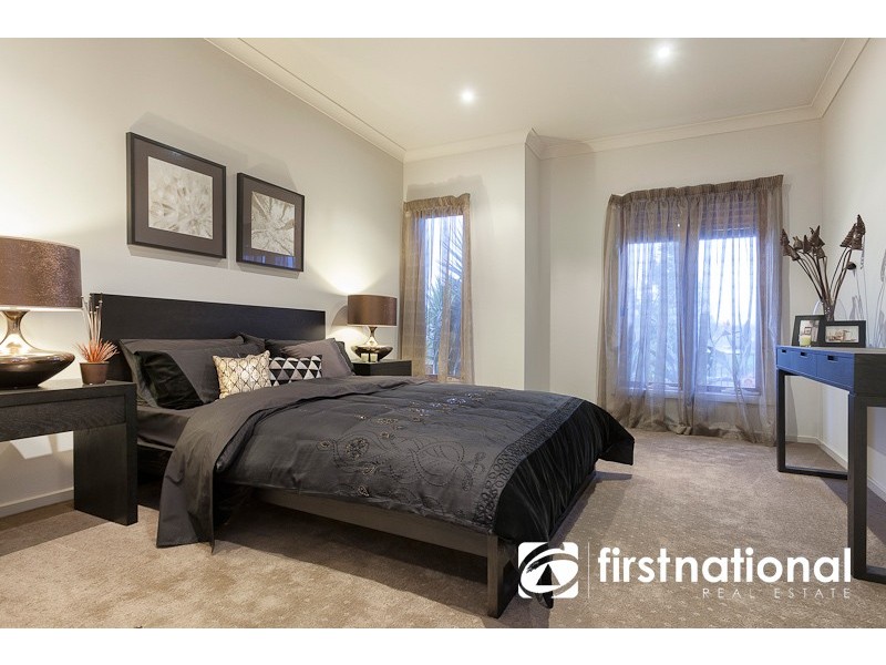 13 Loxton Way, Pakenham VIC 3810