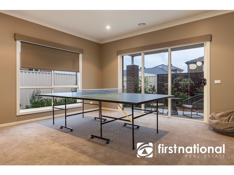 13 Loxton Way, Pakenham VIC 3810