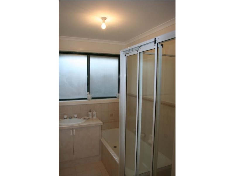 2/7 Dobson Court, Pakenham VIC 3810