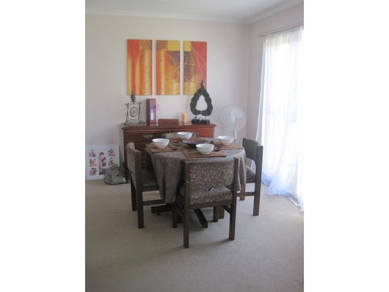 8 Cooney Close, Berwick VIC 3806