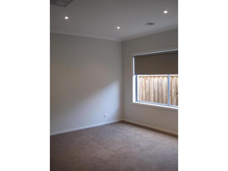 12 Nature Avenue, Officer VIC 3809