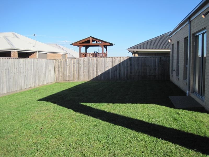 12 Nature Avenue, Officer VIC 3809