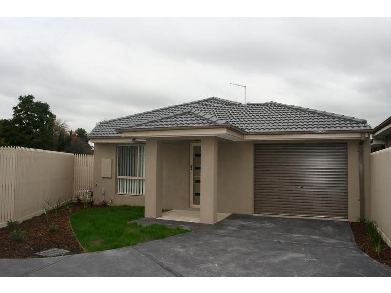 21B Snodgrass Street, Pakenham VIC 3810