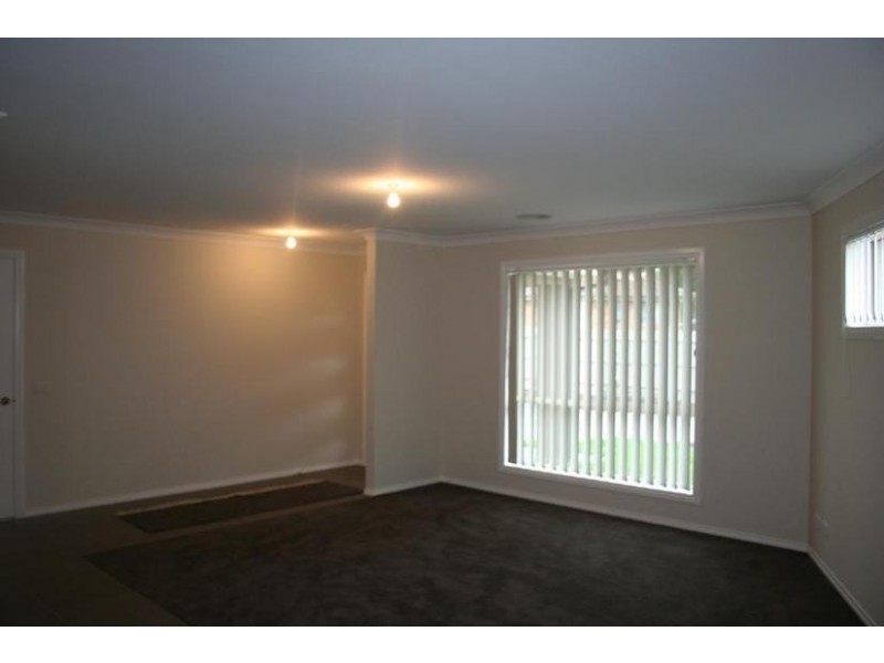 21B Snodgrass Street, Pakenham VIC 3810