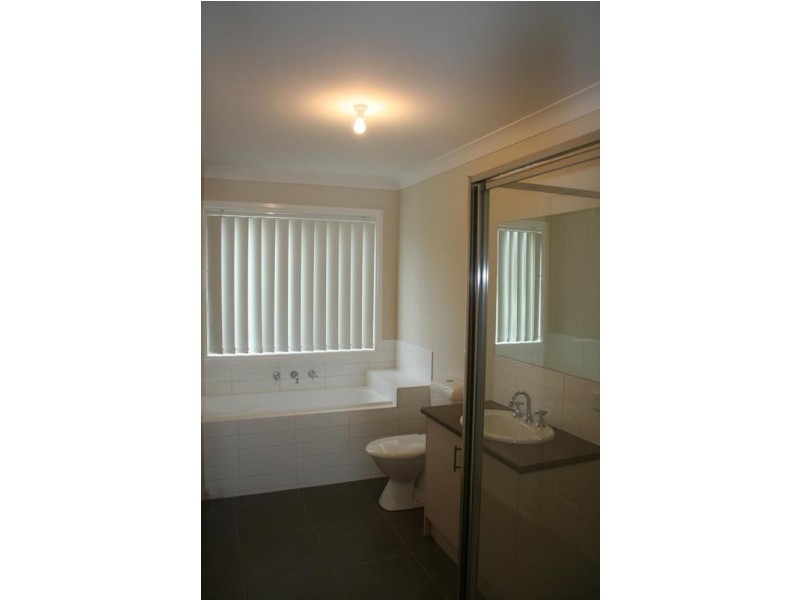 21B Snodgrass Street, Pakenham VIC 3810