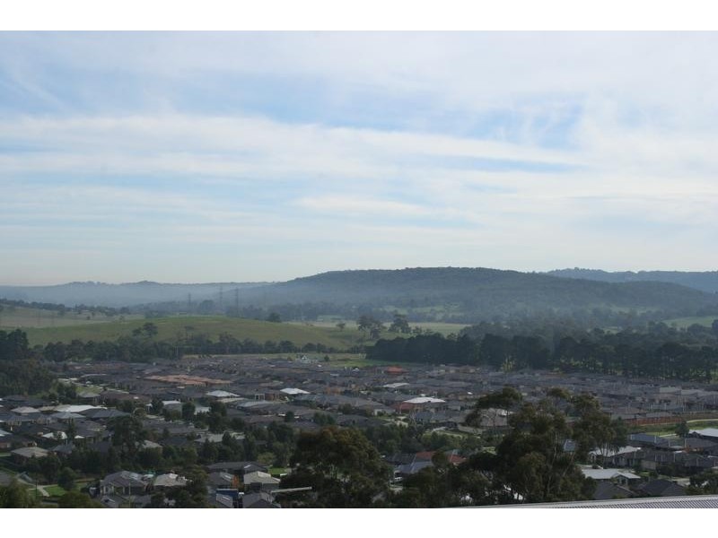 47 Highland Drive, Pakenham VIC 3810