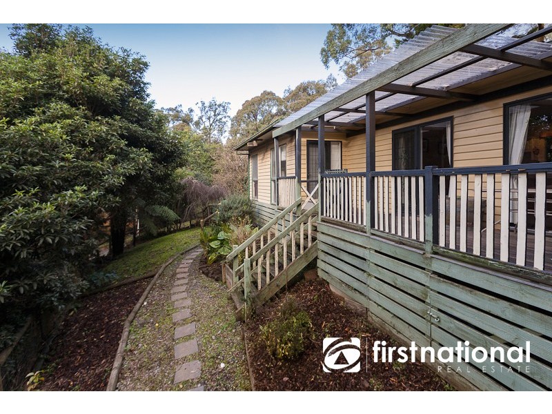 16 Hillside Road, Cockatoo VIC 3781
