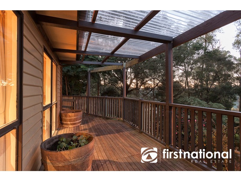 16 Hillside Road, Cockatoo VIC 3781