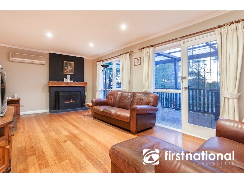 16 Hillside Road, Cockatoo VIC 3781