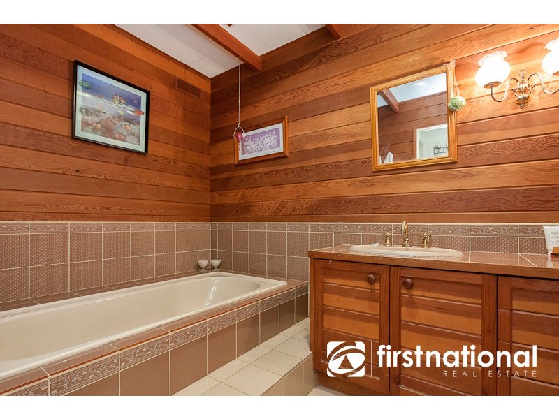 16 Hillside Road, Cockatoo VIC 3781